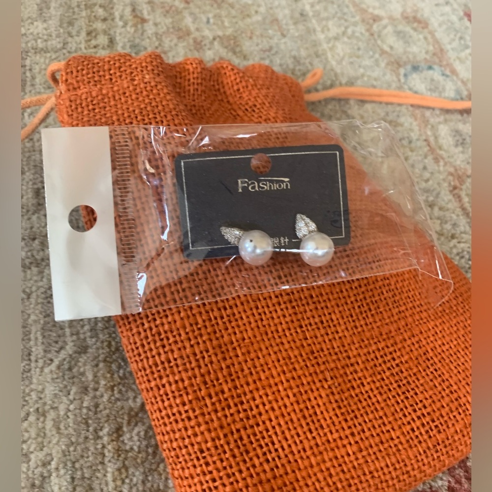 New elegant pearl earrings!